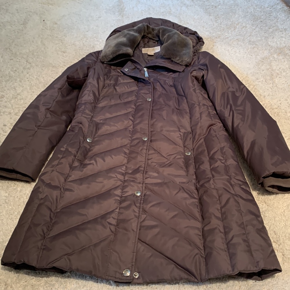 Michael Kors down winter jacket in grey. Size S. Fits size 8-10 Misses